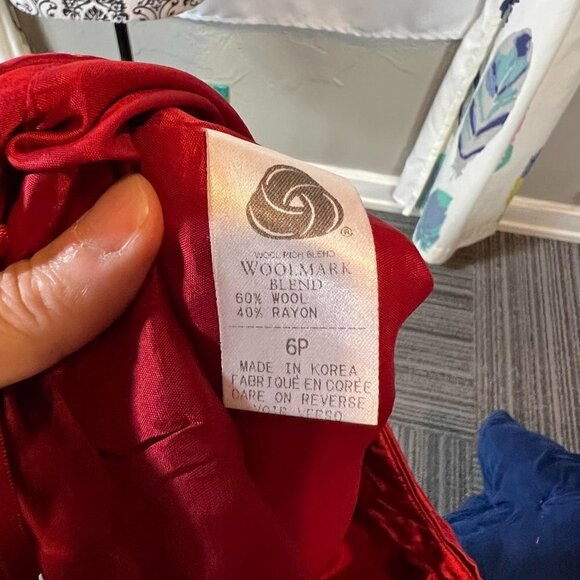 Vintage Tahari petites red satin wool blend 3/4 sleeve blazer skirt set. Sz 6P - Picture 12 of 12